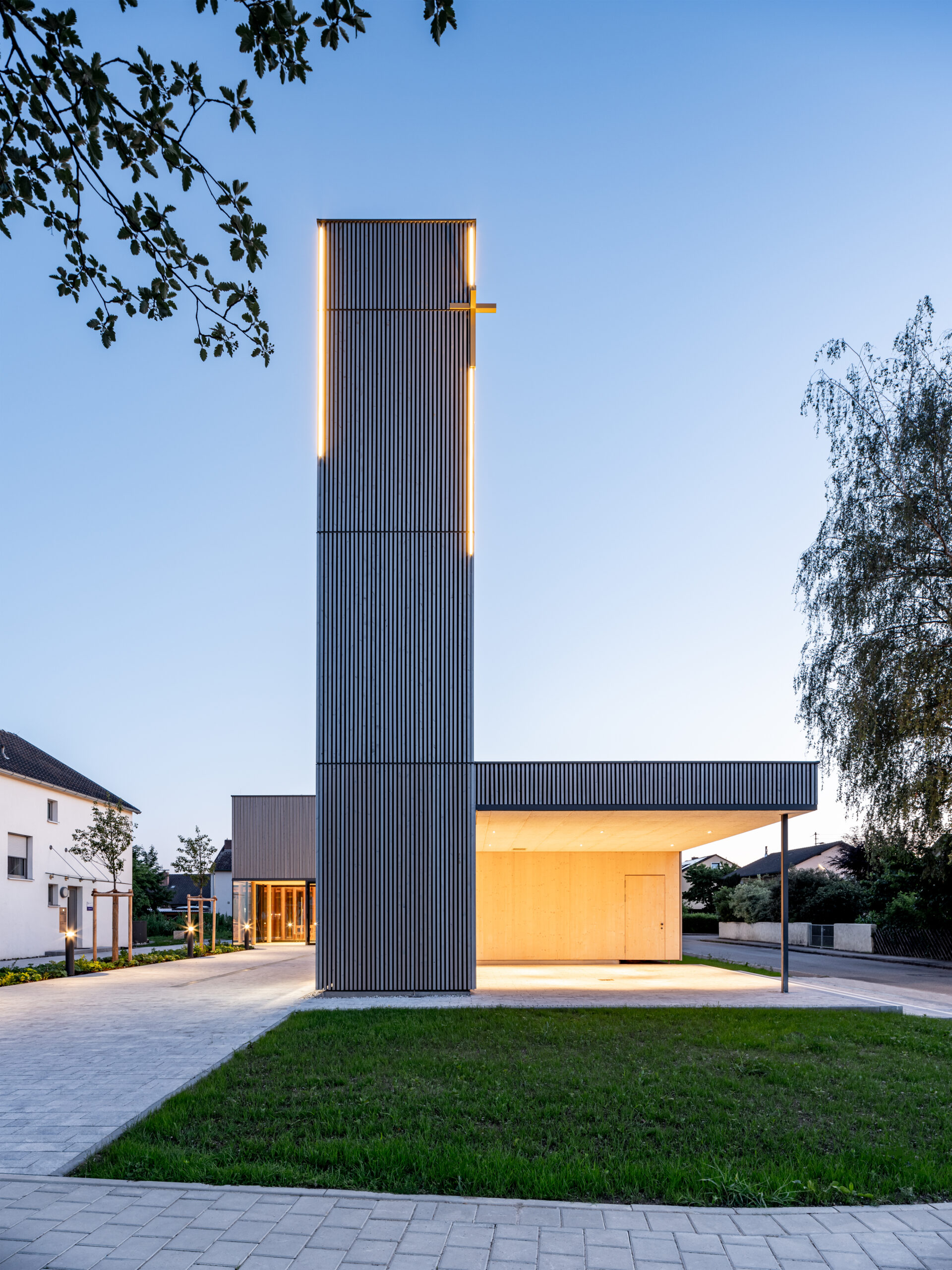 DE; bayern; vohburg, abhd architekten denzinger und partner mbb; neubau, kirche, jesus kirche, evangelische kirche, gemeindezentrum, kgv, baubuche, fassade, Bildtechnik Digital 22 MPx [(c)Maximilian Gottwald, Veroeffentlichung kostenpflichtig]