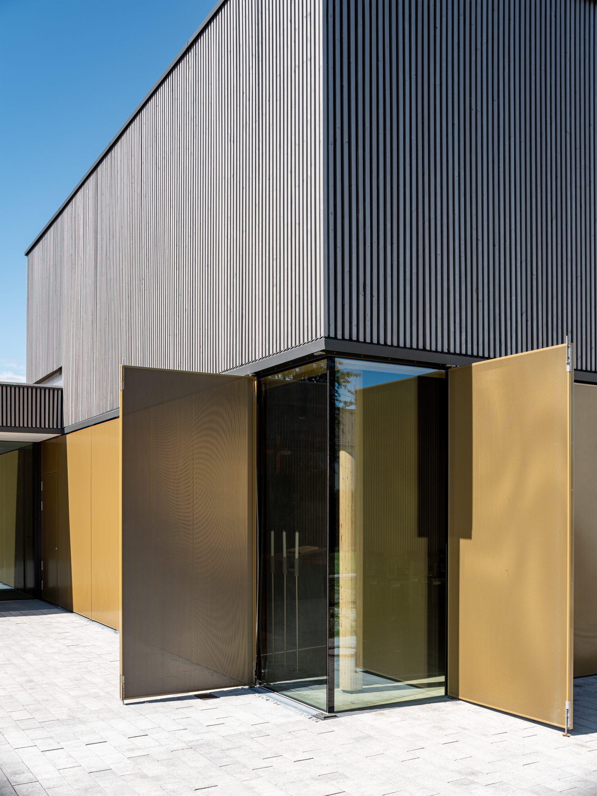 DE; bayern; vohburg, abhd architekten denzinger und partner mbb; neubau, kirche, jesus kirche, evangelische kirche, gemeindezentrum, kgv, baubuche, fassade, Bildtechnik Digital 22 MPx [(c)Maximilian Gottwald, Veroeffentlichung kostenpflichtig]