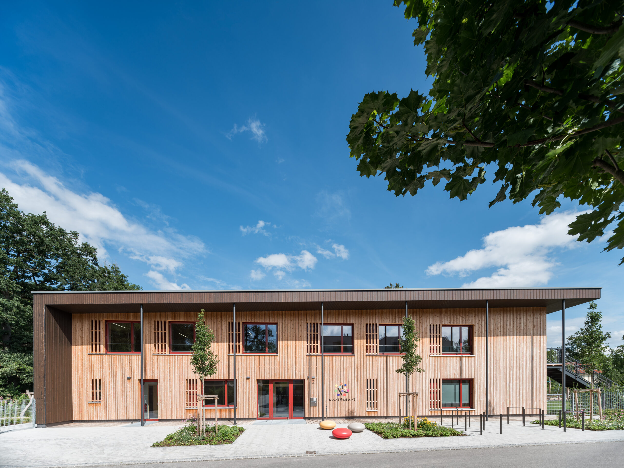 DE; bayern; herrsching, kinderhaus, hort, kinderkrippe, kindergarten, kinderhaus am fendlbach, kunterbunt, neubau, holz, füllemann architekten gmbh; Bildtechnik Digital 50 MPx [(c)Maximilian Gottwald, Veroeffentlichung kostenpflichtig]