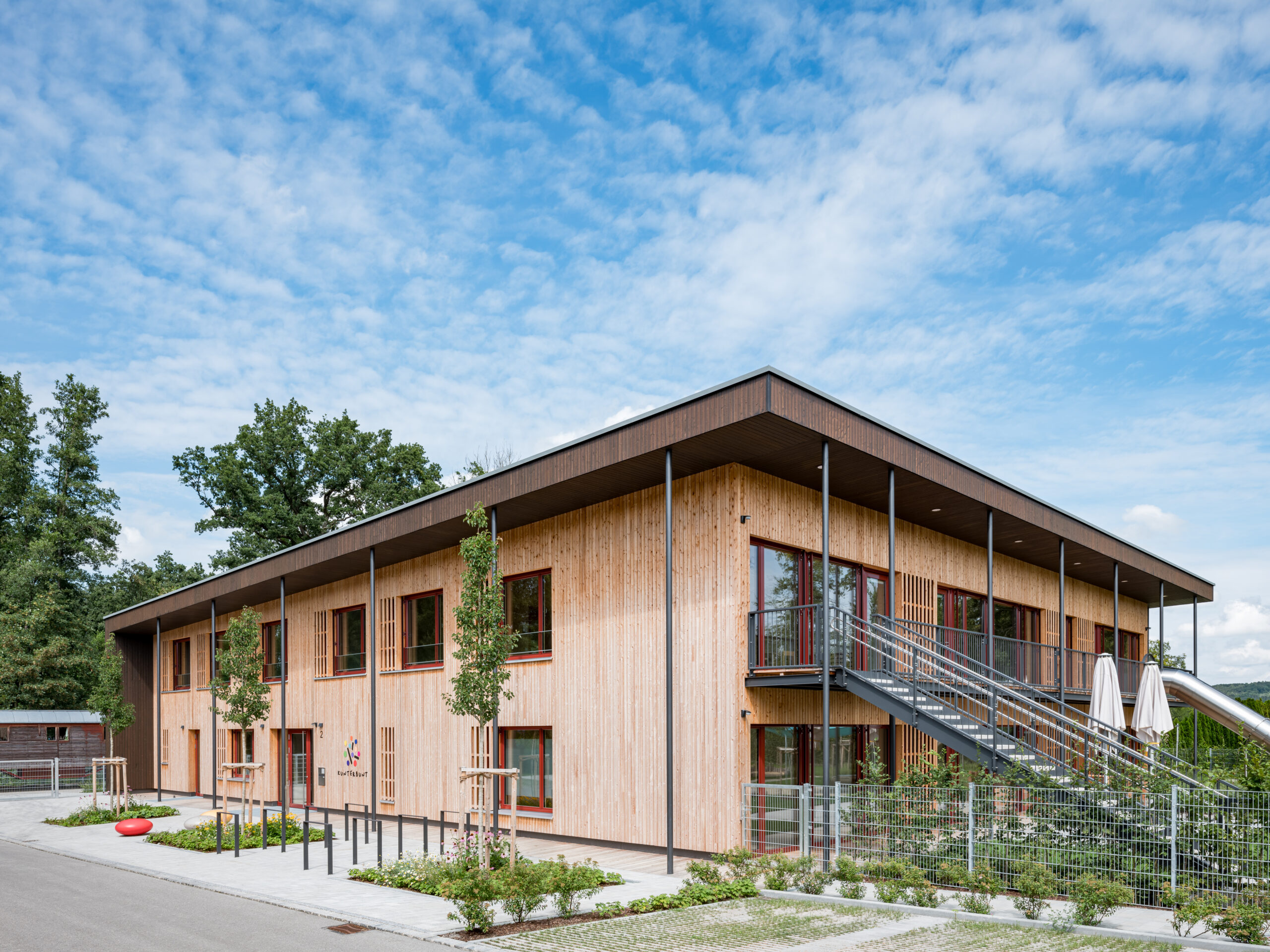 DE; bayern; herrsching, kinderhaus, hort, kinderkrippe, kindergarten, kinderhaus am fendlbach, kunterbunt, neubau, holz, füllemann architekten gmbh; Bildtechnik Digital 50 MPx [(c)Maximilian Gottwald, Veroeffentlichung kostenpflichtig]