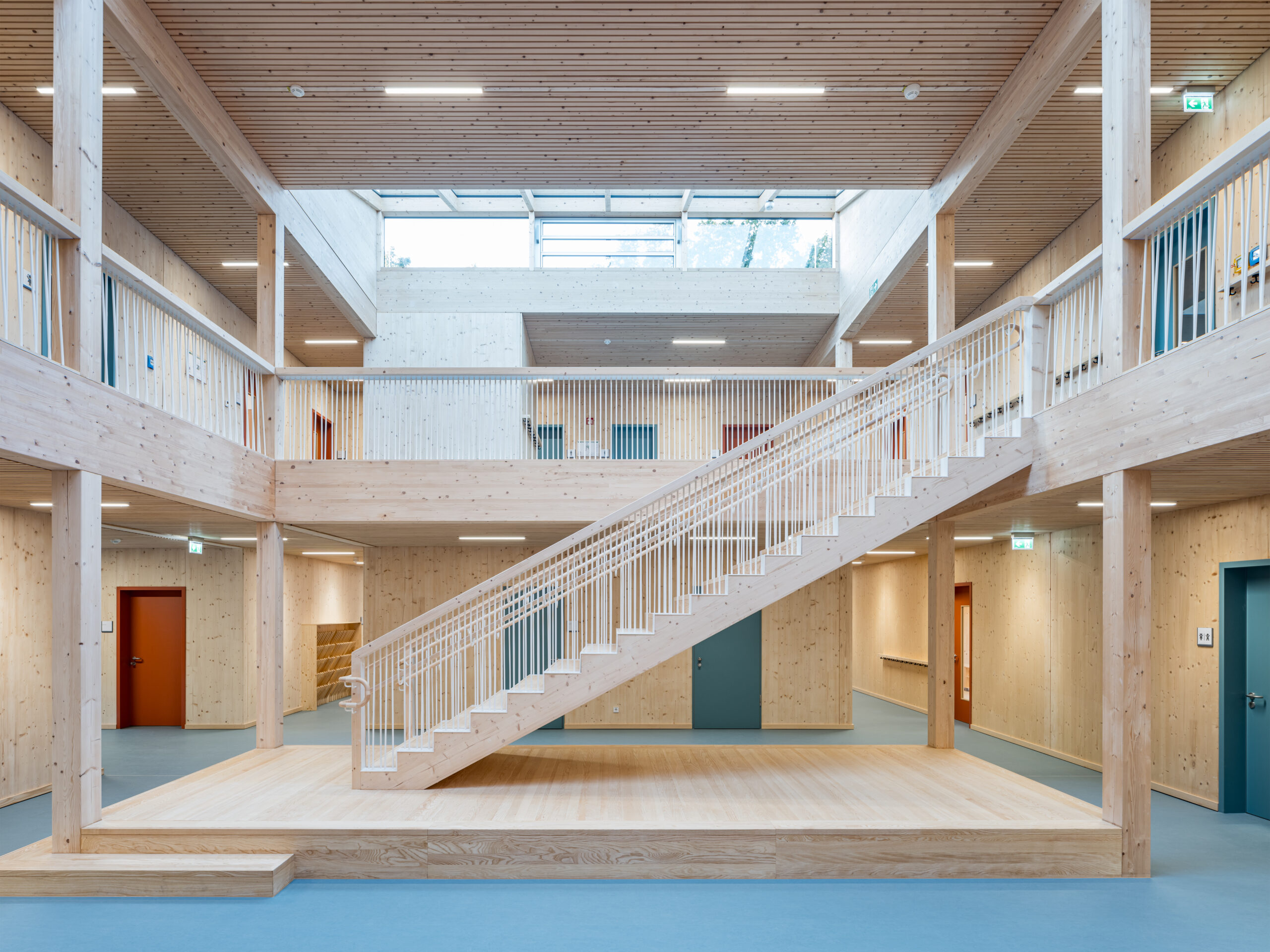 DE; bayern; herrsching, kinderhaus, hort, kinderkrippe, kindergarten, kinderhaus am fendlbach, kunterbunt, neubau, holz, füllemann architekten gmbh; Bildtechnik Digital 50 MPx [(c)Maximilian Gottwald, Veroeffentlichung kostenpflichtig]