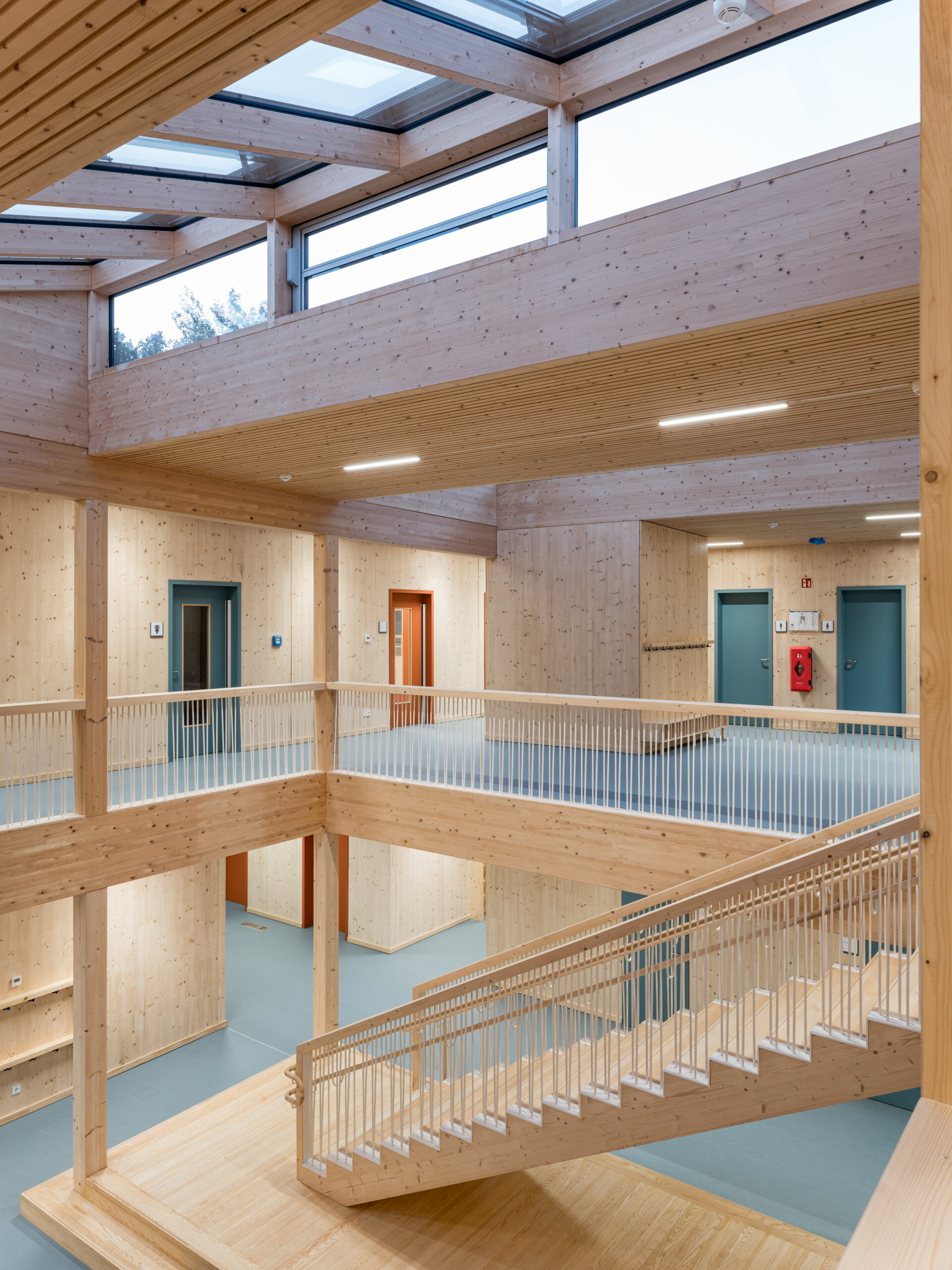 DE; bayern; herrsching, kinderhaus, hort, kinderkrippe, kindergarten, kinderhaus am fendlbach, kunterbunt, neubau, holz, füllemann architekten gmbh; Bildtechnik Digital 50 MPx [(c)Maximilian Gottwald, Veroeffentlichung kostenpflichtig]