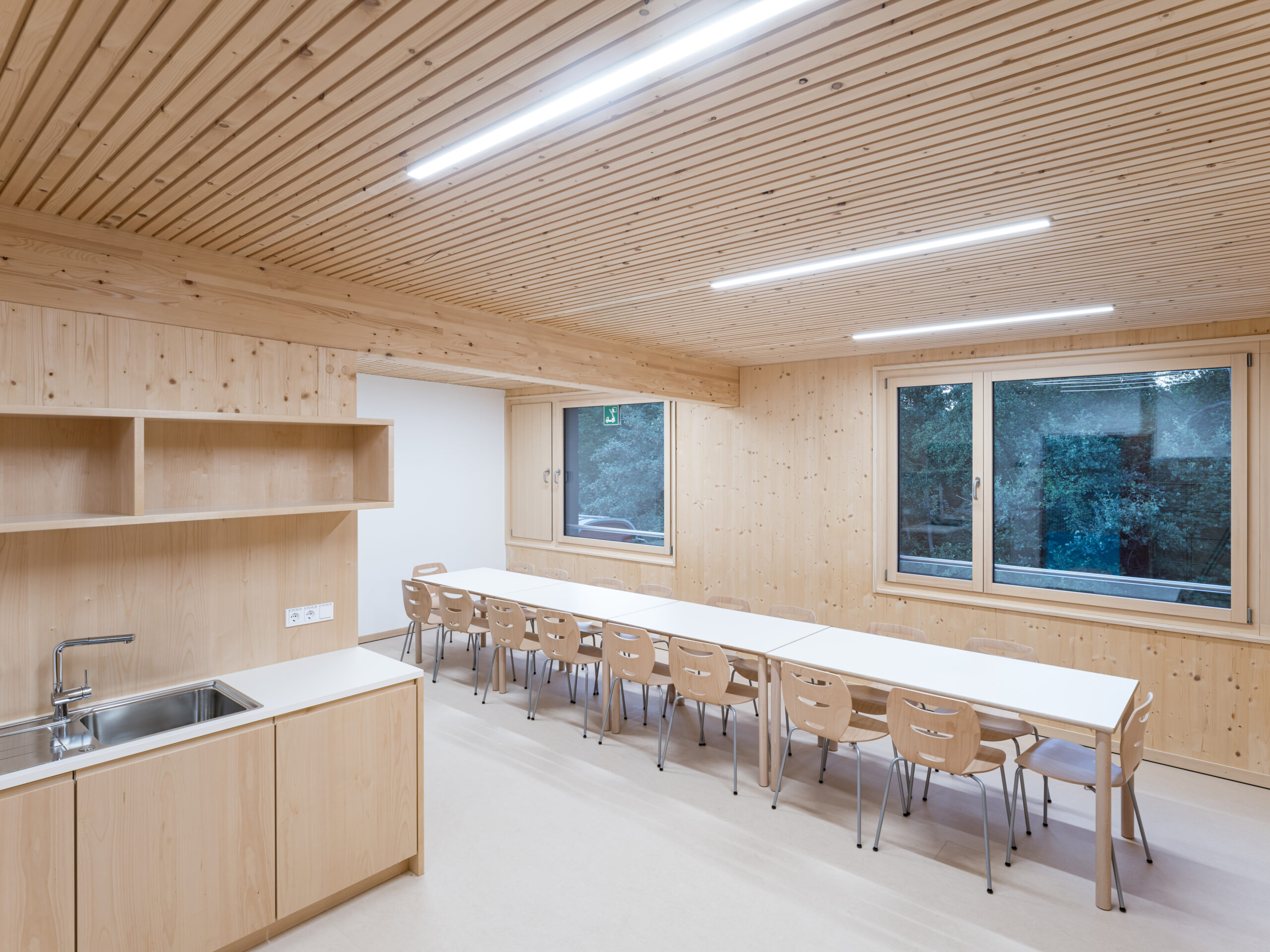 DE; bayern; herrsching, kinderhaus, hort, kinderkrippe, kindergarten, kinderhaus am fendlbach, kunterbunt, neubau, holz, füllemann architekten gmbh; Bildtechnik Digital 50 MPx [(c)Maximilian Gottwald, Veroeffentlichung kostenpflichtig]